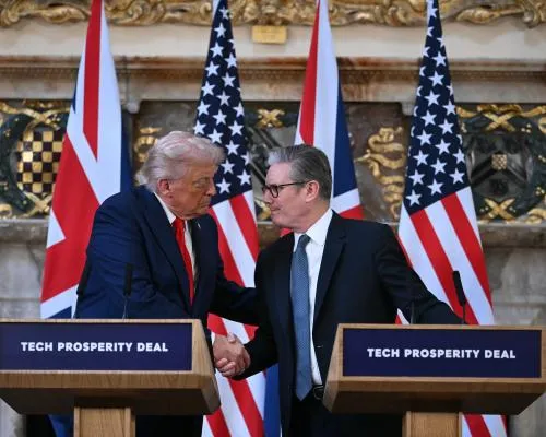 Donald Trump Directs Criticism on Vladimir Putin and Commends UK in Press Conference with Starmer